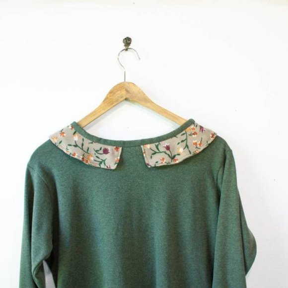 green top with floral print collar - Picture 6 of 6